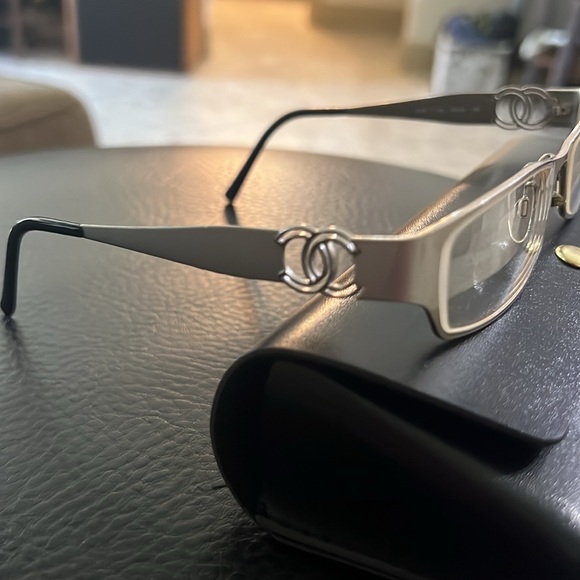 CHANEL “frames” - Picture 5 of 14